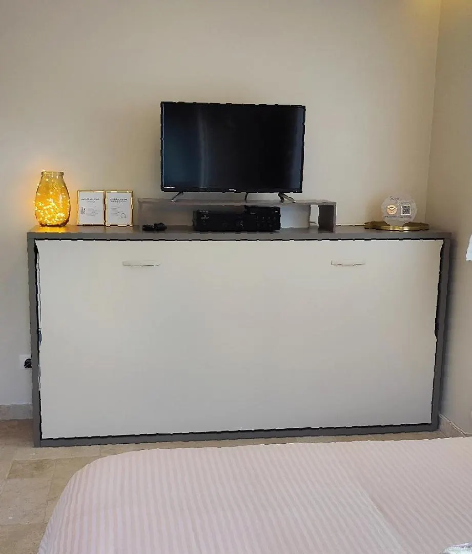 Appartement Studio Climatise, Terrasse, Parking Prive, 50M De La Plage Saint-Tropez