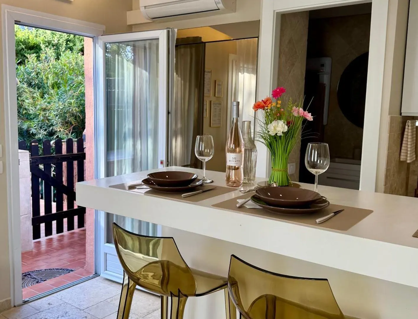 Studio Climatise, Terrasse, Parking Prive, 50M De La Plage Saint-Tropez