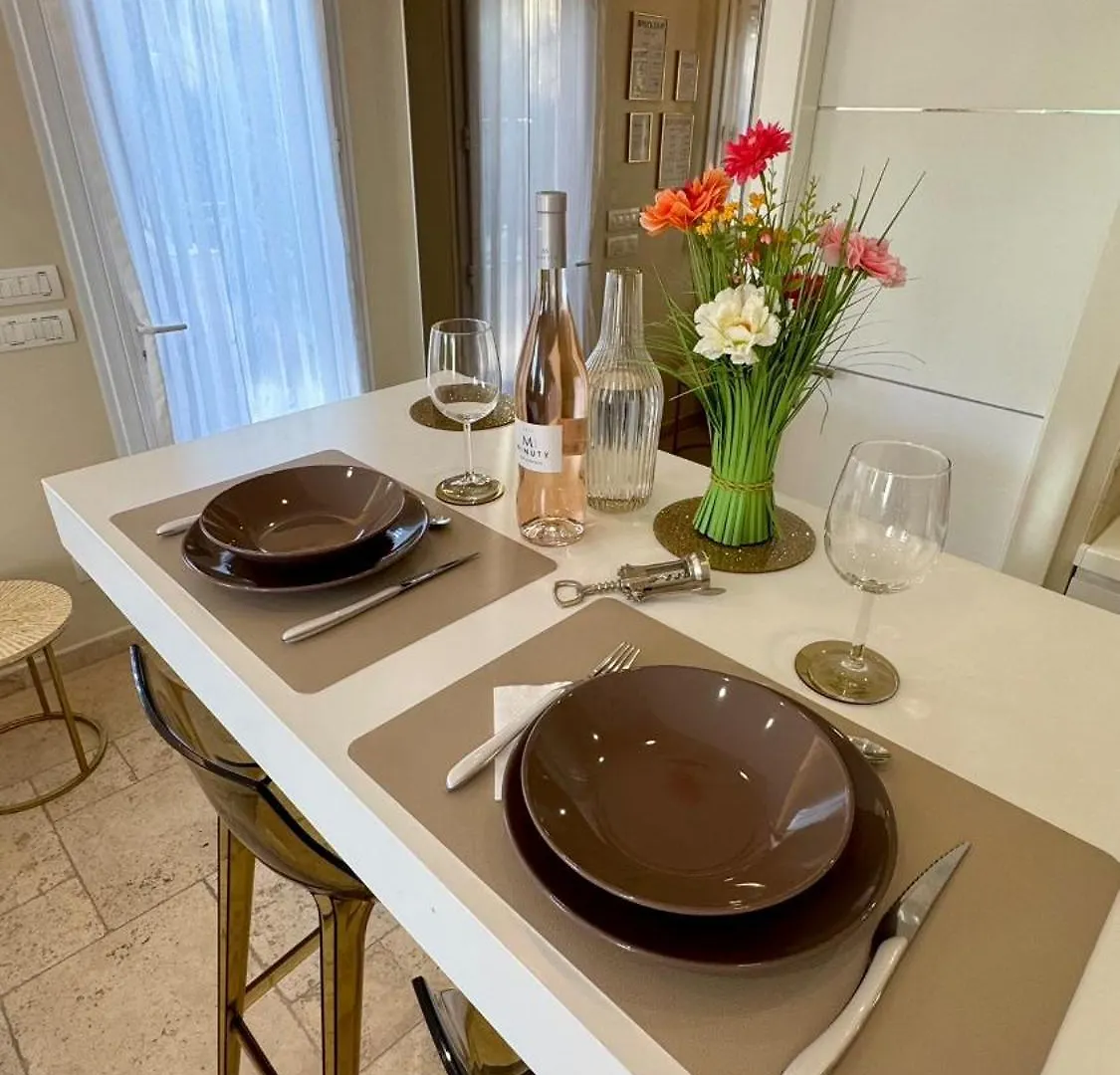 Studio Climatise, Terrasse, Parking Prive, 50M De La Plage Saint-Tropez
