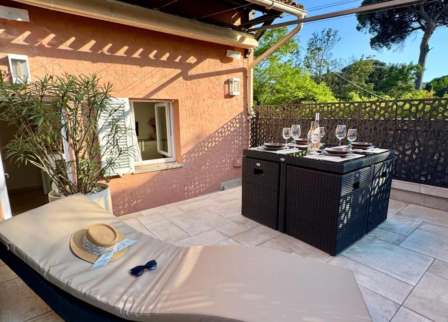 Studio Climatise, Terrasse, Parking Prive, 50M De La Plage Saint-Tropez