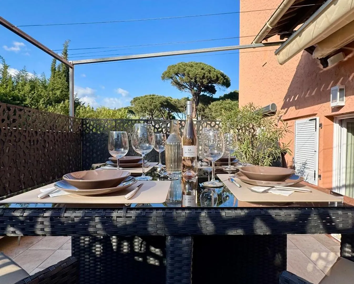 Appartement Studio Climatise, Terrasse, Parking Prive, 50M De La Plage Saint-Tropez